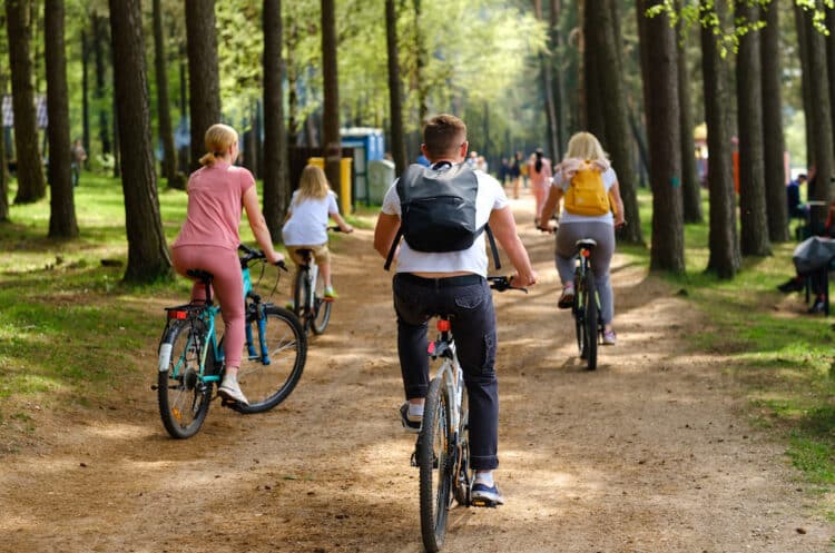 Cyclistes dans la forêt du Touquet