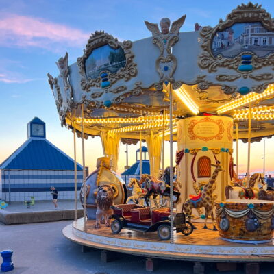 Manège pour enfants sur la digue de Wimereux
