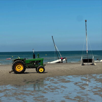 Tracteur sur la plage de Wimereux
