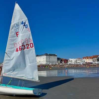 Voilier sur la plage de Wimereux