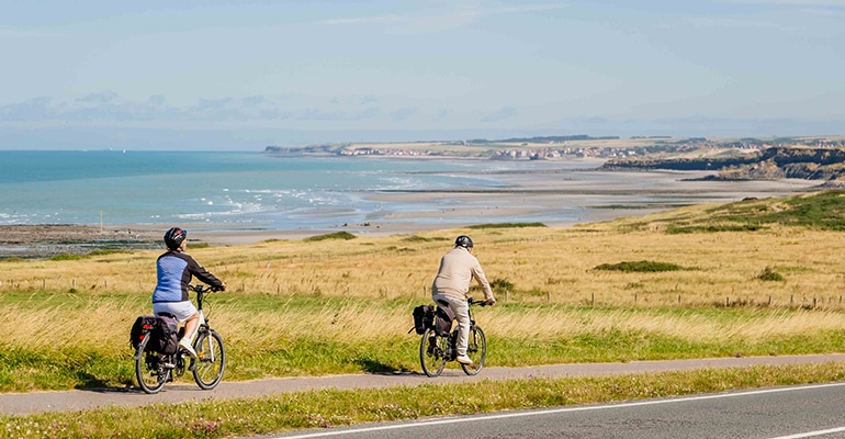 Cyclistes sur la Vélomaritime vers Dunkerque